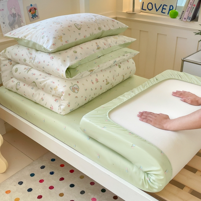 91家纺网 家纺一手货源 找家纺 吉象家纺 2025新款12868高支密全棉印花学生季三件套 蘑菇小兔