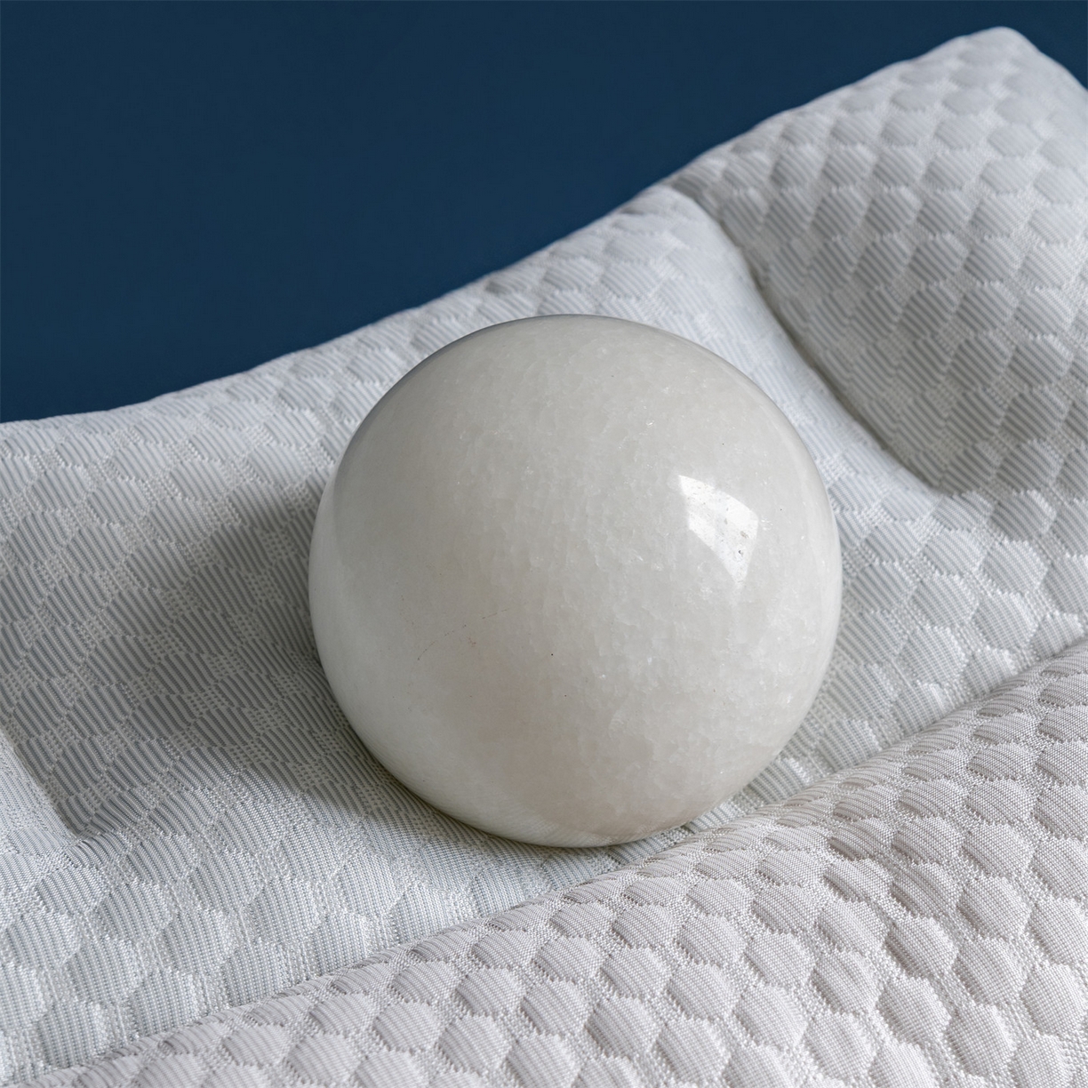 91家纺网 家纺一手货源 找家纺 （总）多品家纺 2025新款抗菌舒适冰豆豆枕芯冰丝凉感透气枕芯护颈椎助眠枕