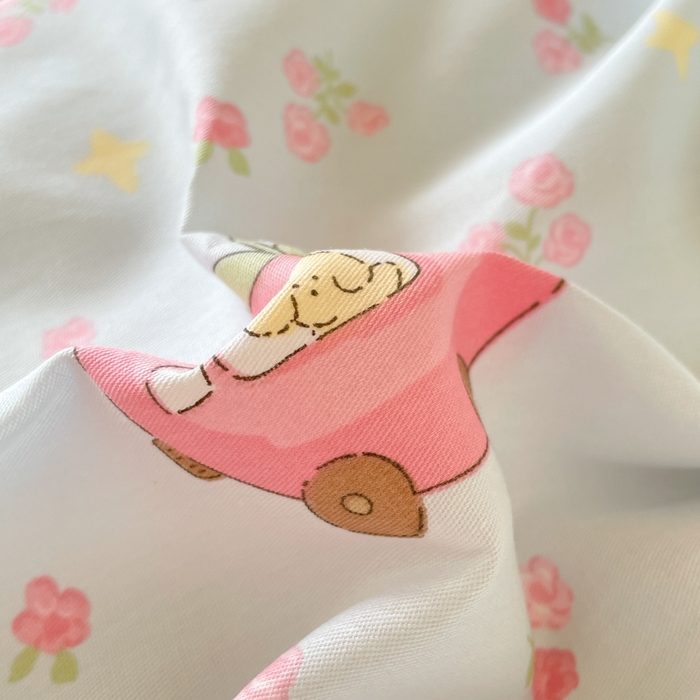 91家纺网 家纺一手货源 找家纺 吉象家纺 2025新款12868高支密全棉印花学生季三件套 爪爪会客厅