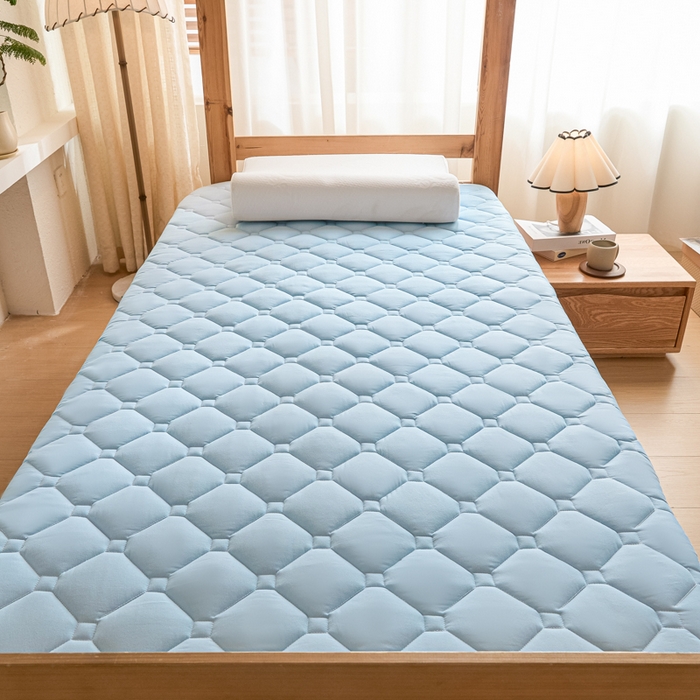 91家纺网 家纺一手货源 找家纺 暖季家纺 2025新款磨毛印花亲肤学生床垫 面包格冰川蓝