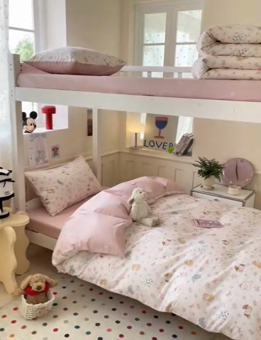 91家纺网 家纺一手货源 找家纺 吉象家纺 2025新款12868高支密全棉印花学生季三件套 碎花狗狗