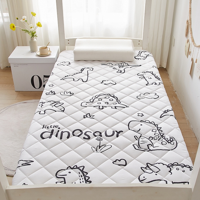 91家纺网 家纺一手货源 找家纺 暖季家纺 2025新款磨毛印花亲肤学生床垫 素描恐龙