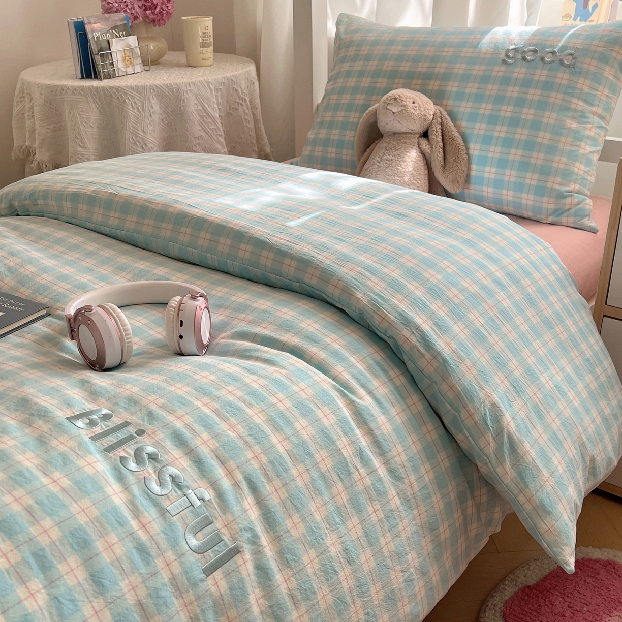 91家纺网 家纺一手货源 找家纺 丽涵家纺 2025新款色织水洗棉刺绣学生三件套 尚格-蓝