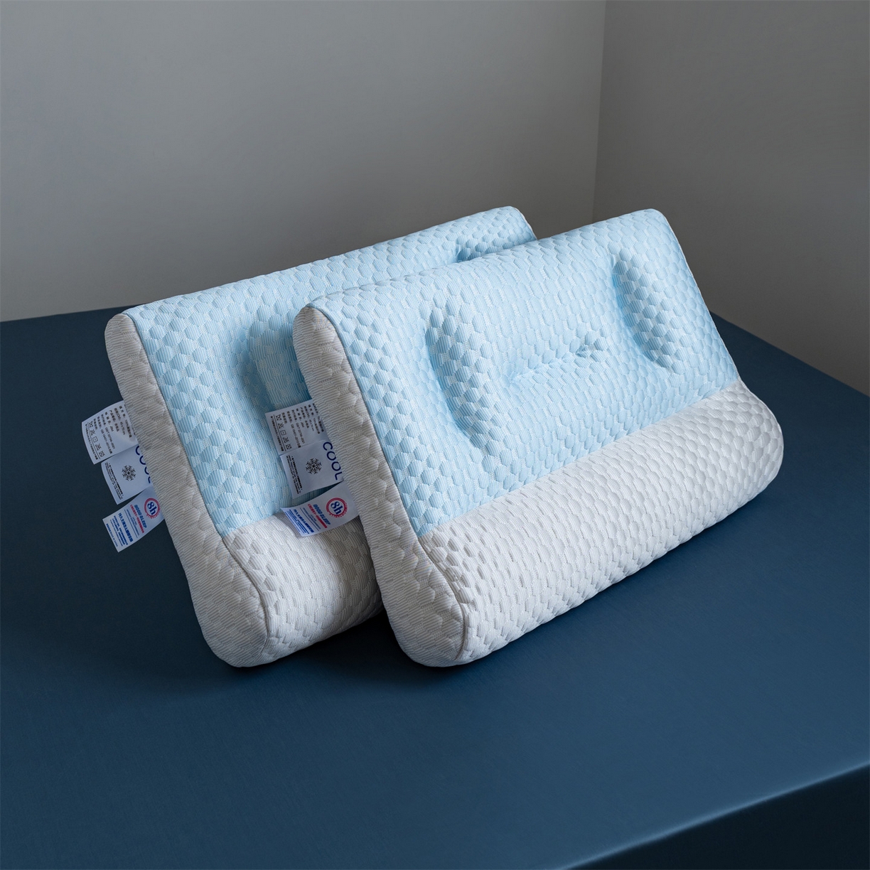 91家纺网 家纺一手货源 找家纺 多品家纺 2025新款抗菌舒适冰豆豆枕芯冰丝凉感透气枕芯护颈椎助眠枕 蓝白