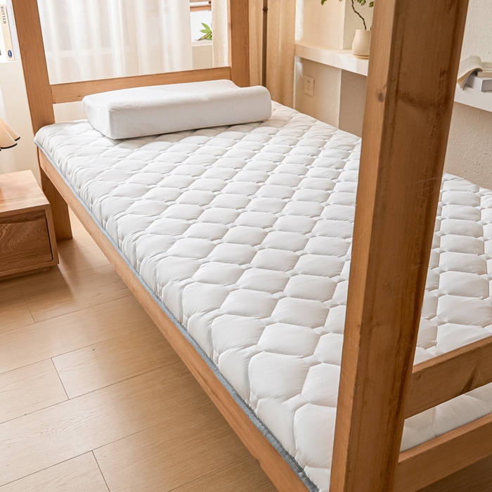 91家纺网 家纺一手货源 找家纺 暖季家纺 2025新款磨毛印花亲肤学生床垫 面包格象牙白