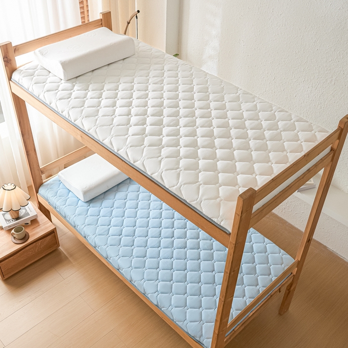 91家纺网 家纺一手货源 找家纺 暖季家纺 2025新款磨毛印花亲肤学生床垫 面包格冰川蓝