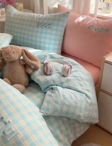 91家纺网 家纺一手货源 找家纺 丽涵家纺 2025新款色织水洗棉刺绣学生三件套 尚格-蓝