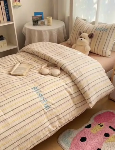 91家纺网 家纺一手货源 找家纺 丽涵家纺 2025新款色织水洗棉刺绣学生三件套 韵律-紫