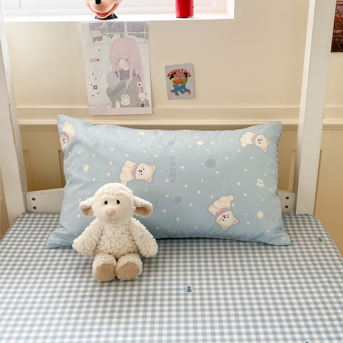 91家纺网 家纺一手货源 找家纺 吉象家纺 2025新款12868高支密全棉印花学生季三件套 蓝色泡芙狗