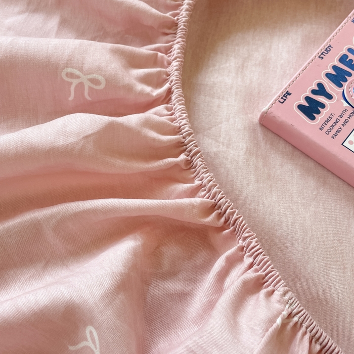 91家纺网 家纺一手货源 找家纺 吉象家纺 2025新款12868高支密全棉印花学生季三件套 碎花狗狗