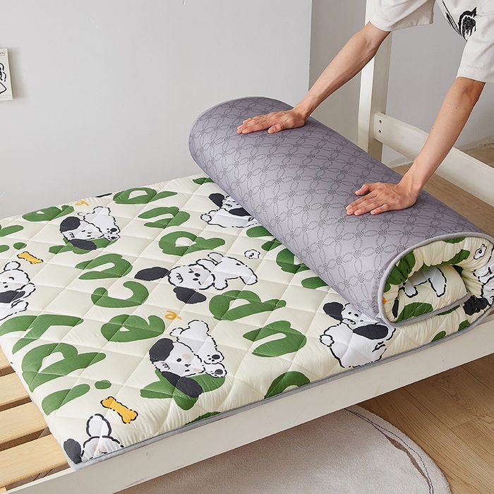 91家纺网 家纺一手货源 找家纺 暖季家纺 2025新款磨毛印花亲肤学生床垫 快乐萌犬