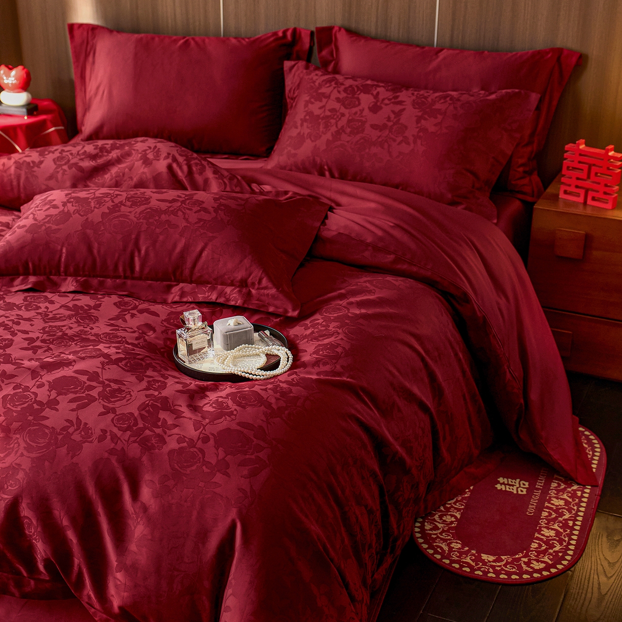 91家纺网 家纺一手货源 找家纺 轩和家居 2025新款50S长绒棉贡缎提花婚庆四件套（优惠劵之后不低于298） 玫羽