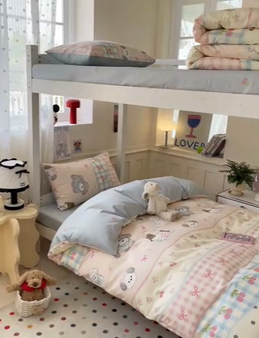 91家纺网 家纺一手货源 找家纺 吉象家纺 2025新款12868高支密全棉印花学生季三件套 洋气柯基崽