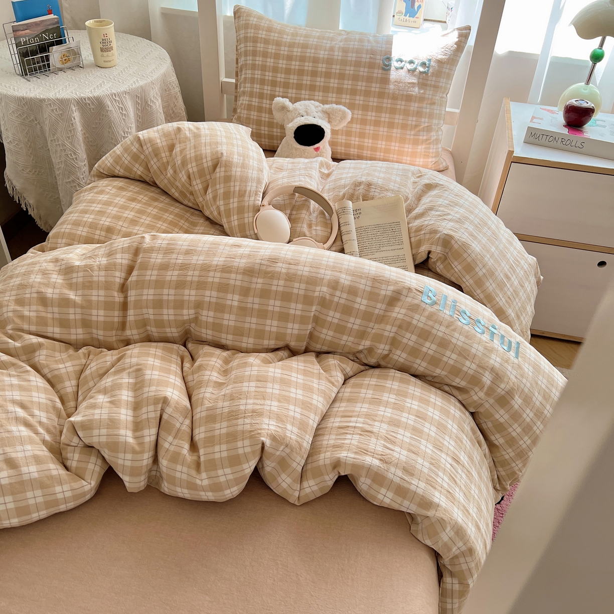 91家纺网 家纺一手货源 找家纺 丽涵家纺 2025新款色织水洗棉刺绣学生三件套 尚格-咖