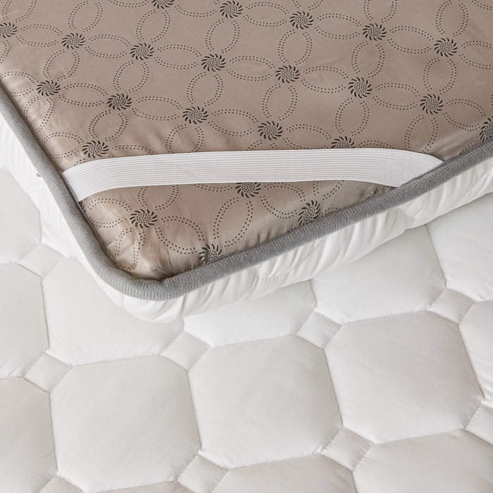 91家纺网 家纺一手货源 找家纺 暖季家纺 2025新款磨毛印花亲肤学生床垫 面包格象牙白