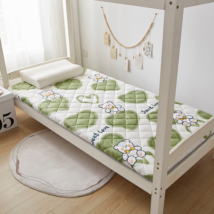 91家纺网 家纺一手货源 找家纺 暖季家纺 2025新款磨毛印花亲肤学生床垫 绿心熊