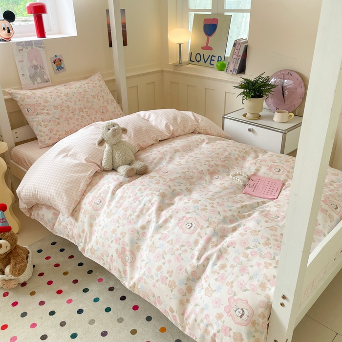 91家纺网 家纺一手货源 找家纺 吉象家纺 2025新款12868高支密全棉印花学生季三件套 奶萌兔