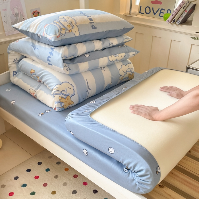 91家纺网 家纺一手货源 找家纺 吉象家纺 2025新款12868高支密全棉印花学生季三件套 遨游星际