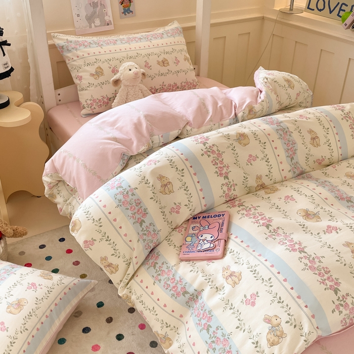 91家纺网 家纺一手货源 找家纺 吉象家纺 2025新款12868高支密全棉印花学生季三件套 碎花小兔