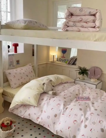 91家纺网 家纺一手货源 找家纺 吉象家纺 2025新款12868高支密全棉印花学生季三件套 爱心猫咪酱