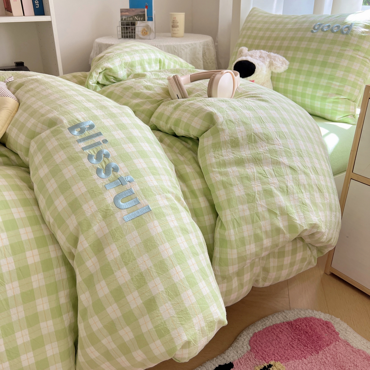 91家纺网 家纺一手货源 找家纺 丽涵家纺 2025新款色织水洗棉刺绣学生三件套 尚格-绿