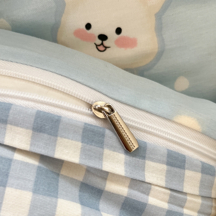 91家纺网 家纺一手货源 找家纺 吉象家纺 2025新款12868高支密全棉印花学生季三件套 蓝色泡芙狗