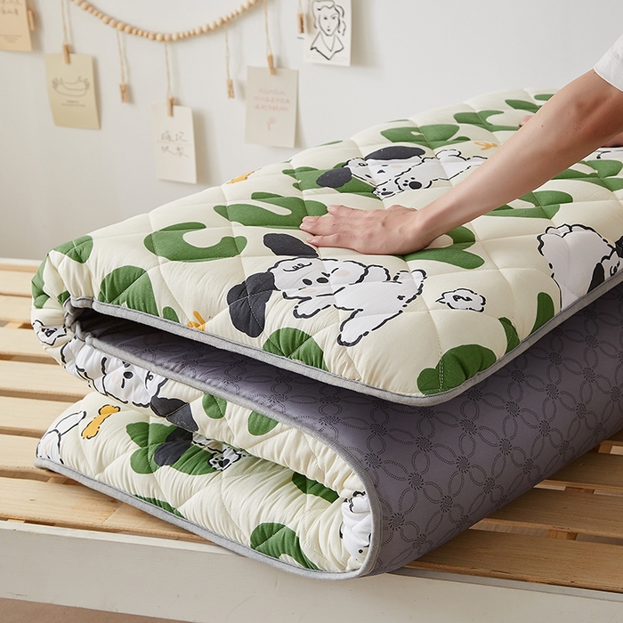 91家纺网 家纺一手货源 找家纺 暖季家纺 2025新款磨毛印花亲肤学生床垫 快乐萌犬