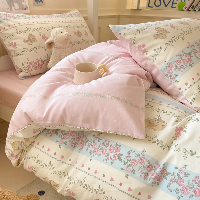 91家纺网 家纺一手货源 找家纺 吉象家纺 2025新款12868高支密全棉印花学生季三件套 碎花小兔