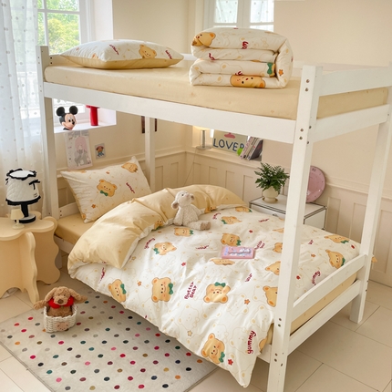 91家纺网 家纺一手货源 找家纺 吉象家纺 2025新款12868高支密全棉印花学生季三件套 瑞迪熊