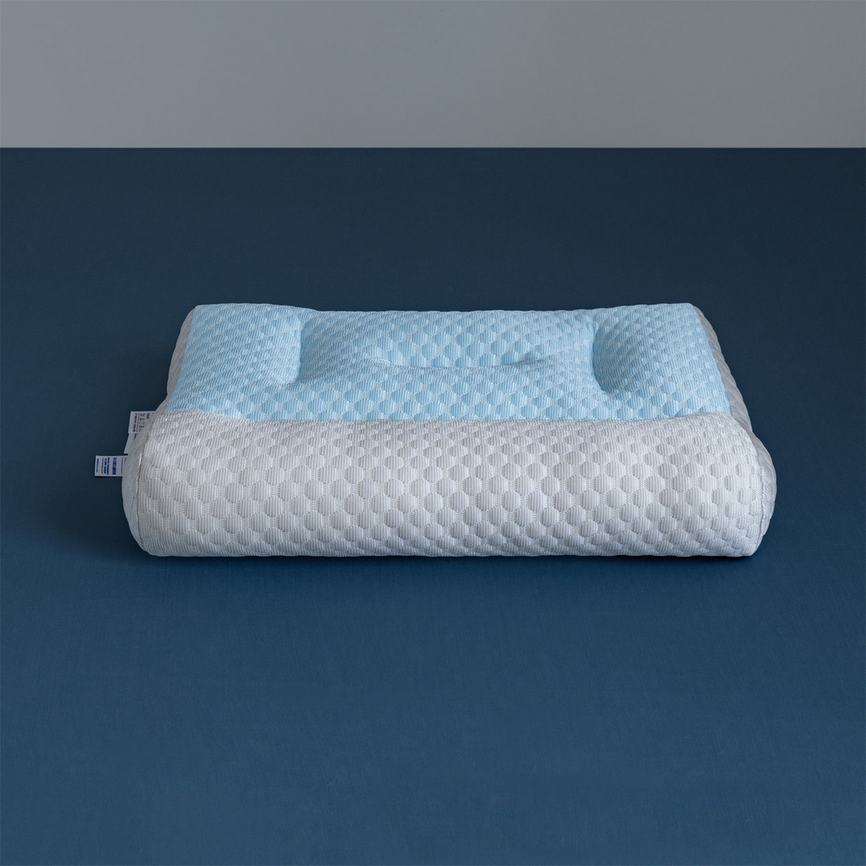 91家纺网 家纺一手货源 找家纺 多品家纺 2025新款抗菌舒适冰豆豆枕芯冰丝凉感透气枕芯护颈椎助眠枕 蓝白