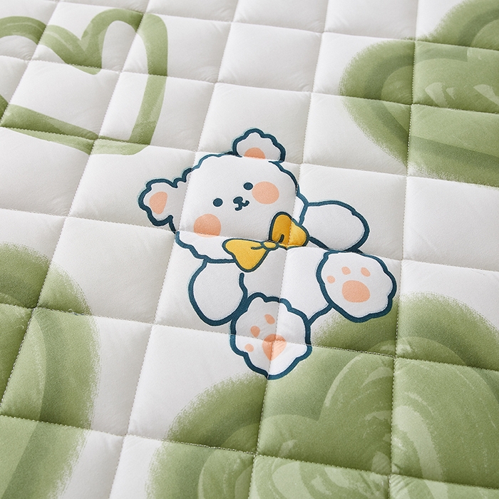 91家纺网 家纺一手货源 找家纺 暖季家纺 2025新款磨毛印花亲肤学生床垫 绿心熊