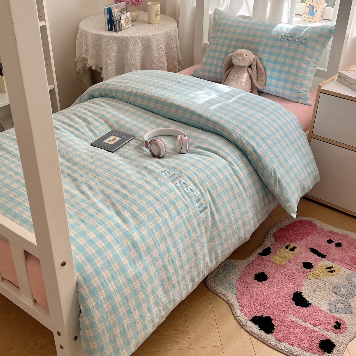 91家纺网 家纺一手货源 找家纺 丽涵家纺 2025新款色织水洗棉刺绣学生三件套 尚格-蓝