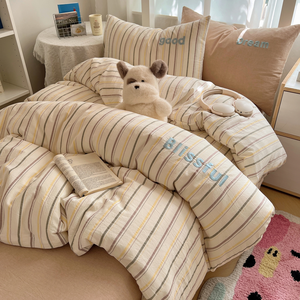 91家纺网 家纺一手货源 找家纺 丽涵家纺 2025新款色织水洗棉刺绣学生三件套 韵律-咖