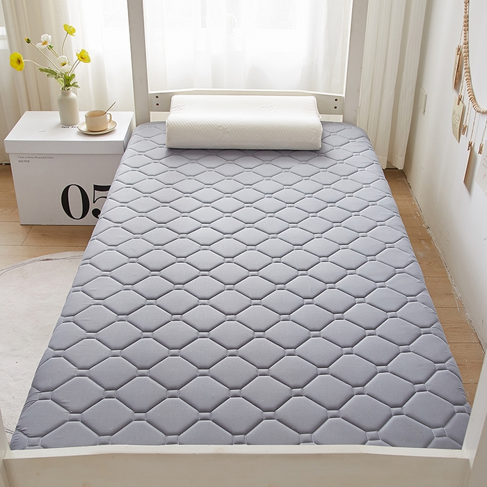 91家纺网 家纺一手货源 找家纺 暖季家纺 2025新款磨毛印花亲肤学生床垫 高级灰