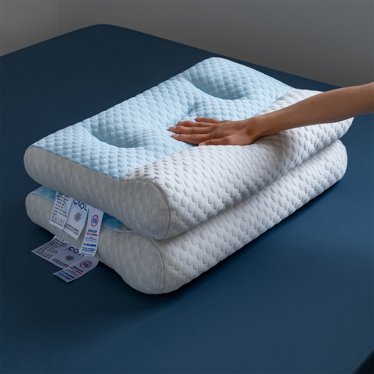 91家纺网 家纺一手货源 找家纺 多品家纺 2025新款抗菌舒适冰豆豆枕芯冰丝凉感透气枕芯护颈椎助眠枕 蓝白