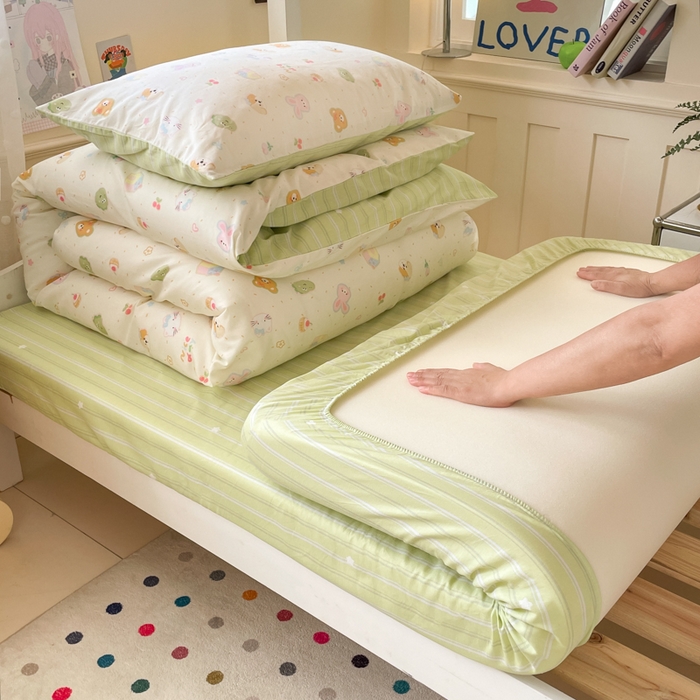 91家纺网 家纺一手货源 找家纺 吉象家纺 2025新款12868高支密全棉印花学生季三件套 彩色小萌宠