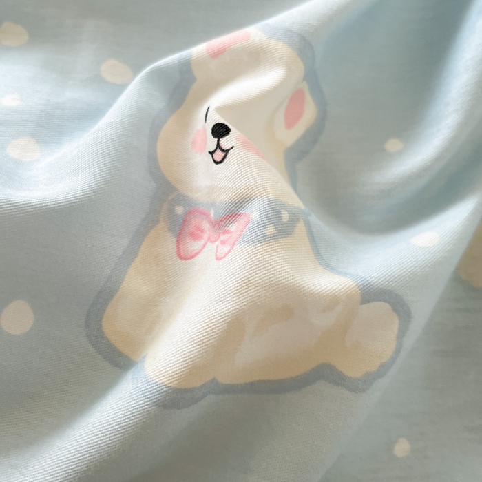 91家纺网 家纺一手货源 找家纺 吉象家纺 2025新款12868高支密全棉印花学生季三件套 蓝色泡芙狗