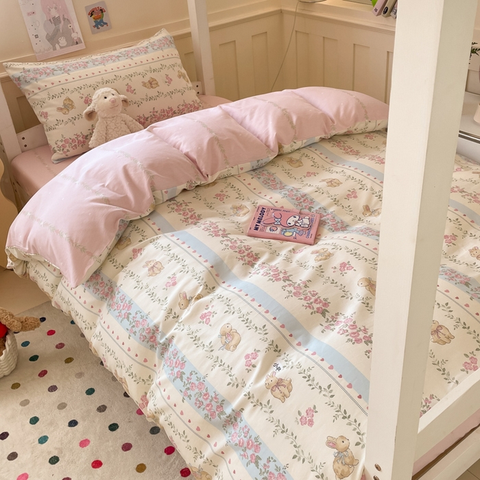 91家纺网 家纺一手货源 找家纺 吉象家纺 2025新款12868高支密全棉印花学生季三件套 碎花小兔