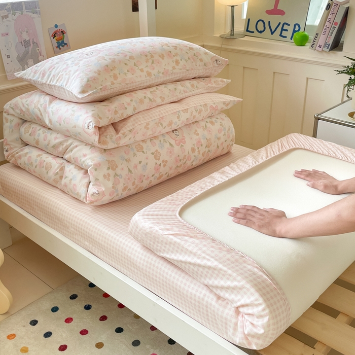 91家纺网 家纺一手货源 找家纺 吉象家纺 2025新款12868高支密全棉印花学生季三件套 奶萌兔