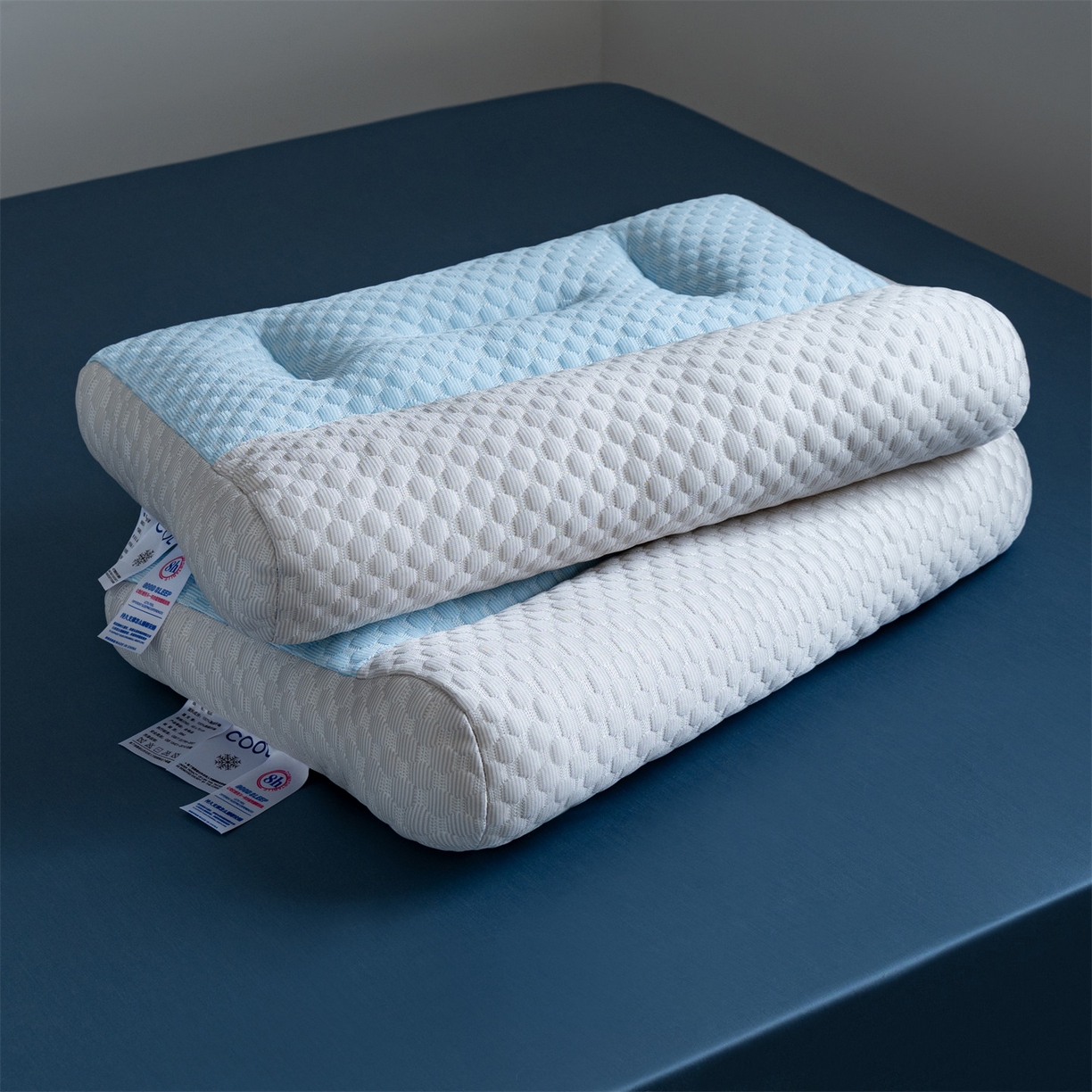 91家纺网 家纺一手货源 找家纺 多品家纺 2025新款抗菌舒适冰豆豆枕芯冰丝凉感透气枕芯护颈椎助眠枕 蓝白