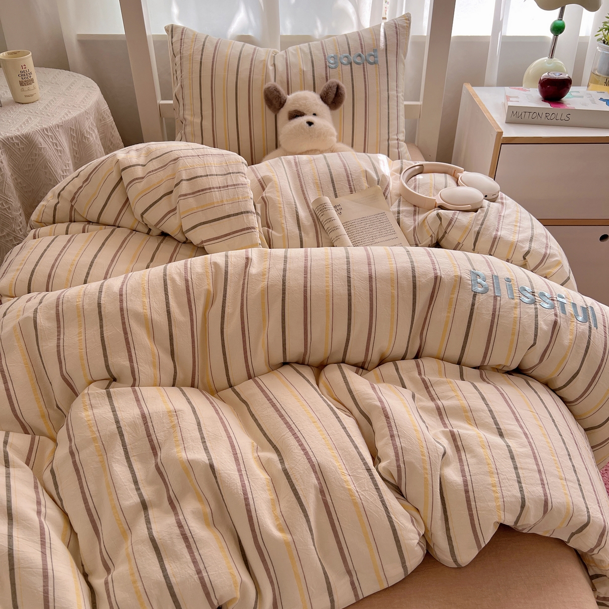 91家纺网 家纺一手货源 找家纺 丽涵家纺 2025新款色织水洗棉刺绣学生三件套 韵律-咖