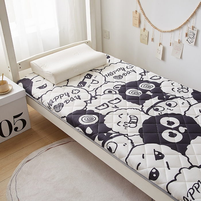 91家纺网 家纺一手货源 找家纺 暖季家纺 2025新款磨毛印花亲肤学生床垫 煤球精灵