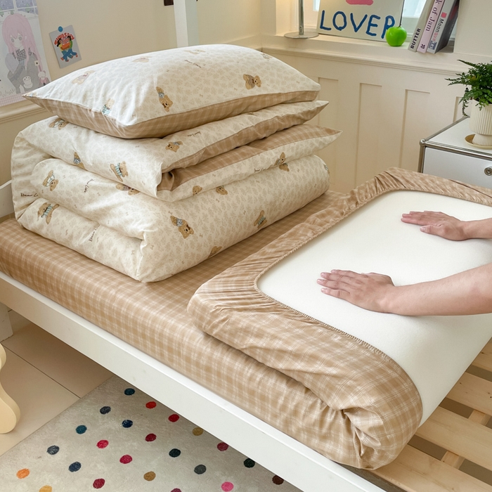 91家纺网 家纺一手货源 找家纺 吉象家纺 2025新款12868高支密全棉印花学生季三件套 小熊先生