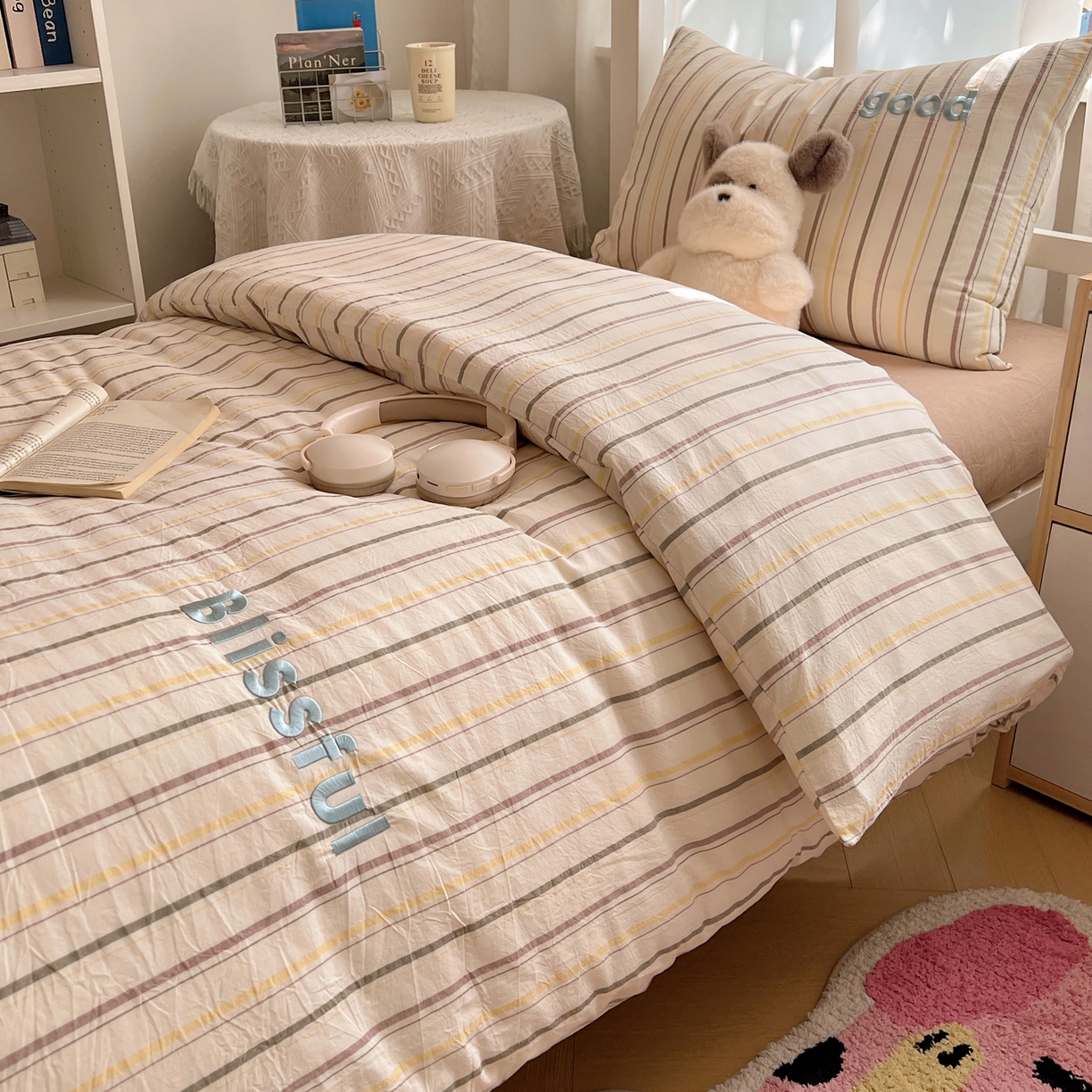 91家纺网 家纺一手货源 找家纺 丽涵家纺 2025新款色织水洗棉刺绣学生三件套 韵律-咖