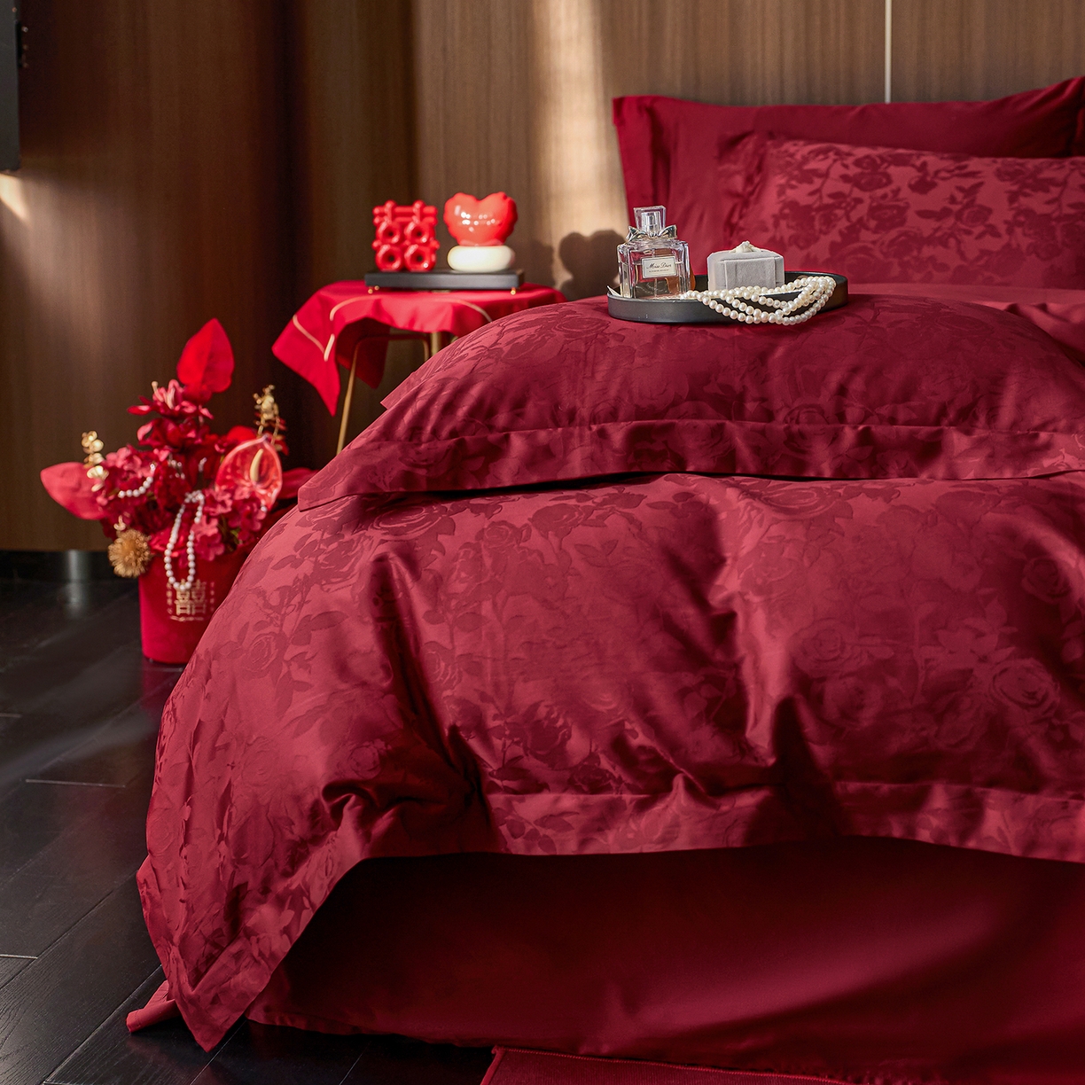 91家纺网 家纺一手货源 找家纺 轩和家居 2025新款50S长绒棉贡缎提花婚庆四件套（优惠劵之后不低于298） 玫羽