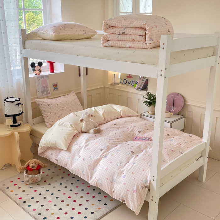 91家纺网 家纺一手货源 找家纺 吉象家纺 2025新款12868高支密全棉印花学生季三件套 甜美梦境