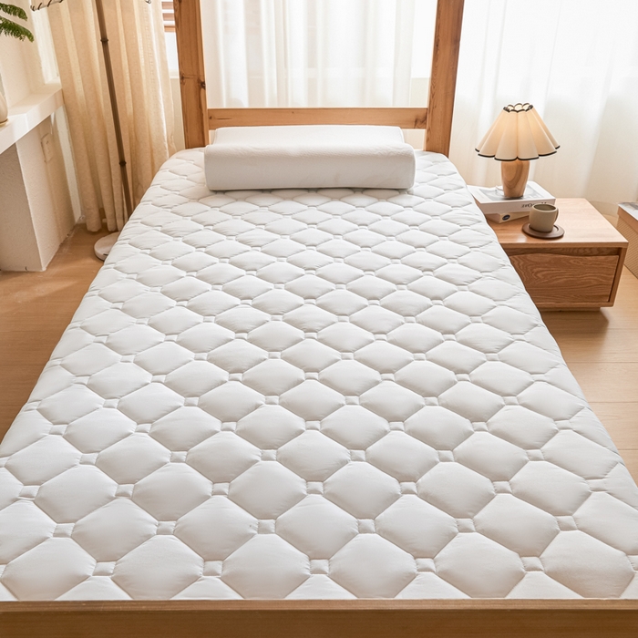 91家纺网 家纺一手货源 找家纺 暖季家纺 2025新款磨毛印花亲肤学生床垫 面包格象牙白