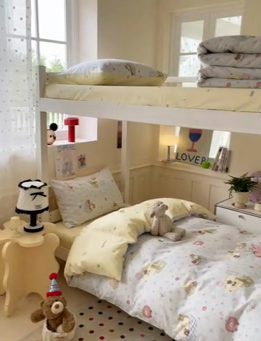 91家纺网 家纺一手货源 找家纺 吉象家纺 2025新款12868高支密全棉印花学生季三件套 爪爪会客厅