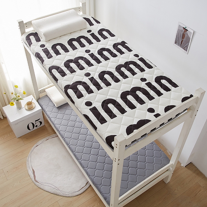 91家纺网 家纺一手货源 找家纺 暖季家纺 2025新款磨毛印花亲肤学生床垫 克里斯丁黑