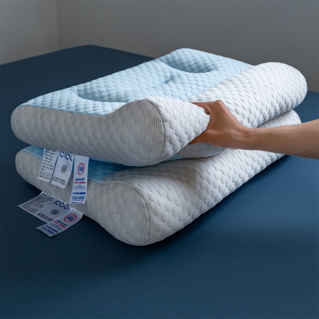 91家纺网 家纺一手货源 找家纺 多品家纺 2025新款抗菌舒适冰豆豆枕芯冰丝凉感透气枕芯护颈椎助眠枕 蓝白